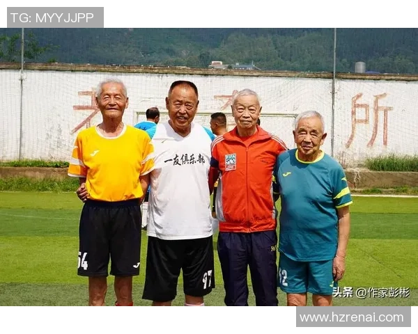 球星装扮成老人重返绿茵场 展现不老传奇的足球热情与技巧 球星装扮成老人重返绿茵场 展现不老传奇的足球热情与技巧