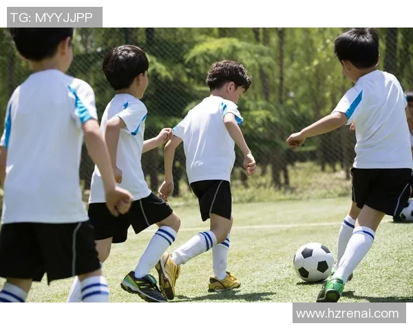 足球明星踢人事件背后的真相与运动员道德责任探讨 足球明星踢人事件背后的真相与运动员道德责任探讨